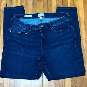 Universal Thread Women’s Skinny Jeans. Size 16/33R.